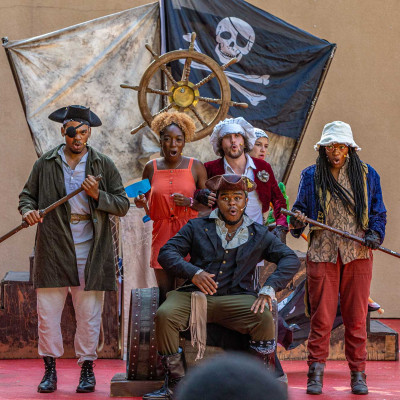 Local theater group brings performance to residential campus, looks to begin partnership