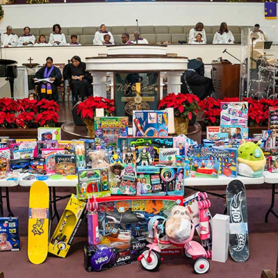 Holiday Heroes across the U.S. bring cheer to Youth Villages children and families