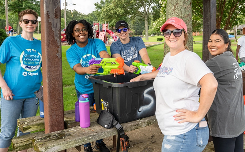 Signet-group-volunteers Signet volunteer group at campus event