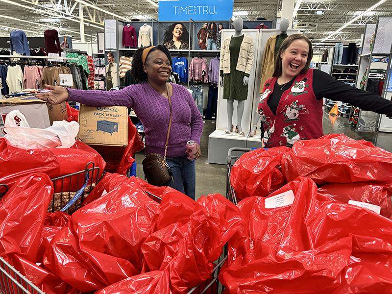 Holiday-Heroes-Strategic-Online-Systems corporate sponsors and volunteers helping shop for Christmas gifts